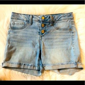 Hippie Girl light washed Jean shorts
